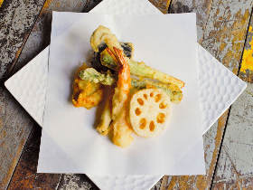 カジュアルスタイルの天ぷらでストップ和食離れ！　荒木町で味わう、創作天ぷらが斬新&うますぎた