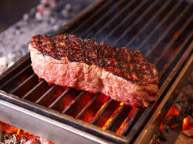 塊肉をガッツリ豪快に！今年オープンした、肉のうまみをダイレクトに感じる「薪焼き肉」がウマい新店まとめ