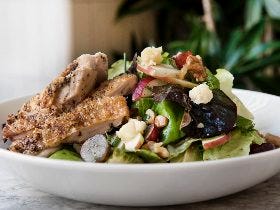  「肉と野菜」のコンビ料理で大人気！ ロス発の人気チェーン店『テンダーグリーンズ』がNYに初出店