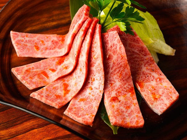 【恵比寿】極上「牛肉」を「飲めるタレ」につけて食べる、最強の焼肉店『焼肉 USON 宇成（うそん）』
