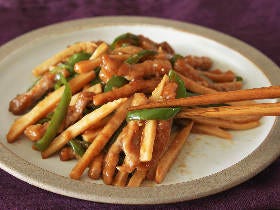 切り方・炒め方で段違いのおいしさに！いつもの材料で驚くほどおいしい「チンジャオロース」の簡単レシピ