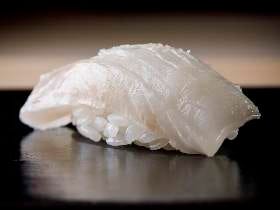 海外VIPも惚れ込んだ究極の「握り」がいただける鮨の新星、六本木『鮨 海界』