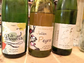 初台でツウなオトナが足繁く通うナチュラルワインバーには、ゆる～い極上のリラックスがある