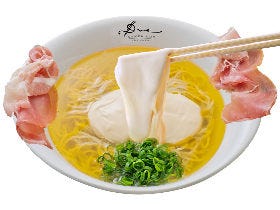 ラーメン1杯がコース仕立て?! チーズ、生ハム、リゾットの味変が驚くウマさの「新感覚ラーメン」