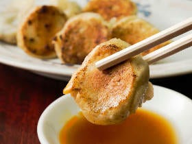 ご当地餃子が絶品！　長崎ちゃんぽんの名店『來來來』で味わう一口餃子がウマすぎて箸が止まらない