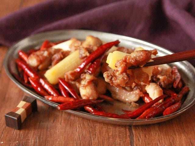 【本格中華レシピ】唐辛子量がハンパない！ 四川料理「辣子鶏（ラーズージー）」激辛度はどのくらい!?