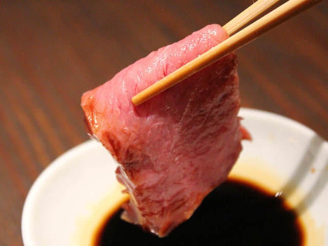  生肉好きに朗報！　都内ではレアな京都肉の生肉刺しを「合法的に」たっぷり楽しめる店が西荻窪にオープン