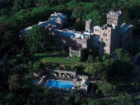 ＮＹ近郊に佇む古城のレストラン　エクウス