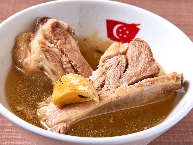 【日本初上陸】骨付き肉とスパイスたっぷりスープで身体がポカポカ！「バクテー」を一度は食べてみるべし