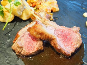 ジューシーなラム肉に悶絶！ 1年に1度しか採れない「幻の塩」を使ったオーストラリア料理の店が誕生