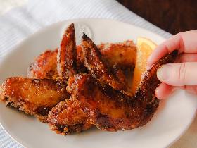 揚げ焼きだから簡単！15分ですぐ作れる！居酒屋で大人気の「手羽先」を使った絶品おつまみアレンジ3選