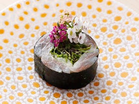 令和元年、中目黒の大人気「鮨店」になる兆し！ 隠し技がすごい、美麗で独創的な鮨『宇田津 鮨』