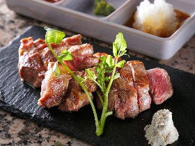 羊飼いから直送だからウマい！ 鮮度第一主義の羊マニアが作った「羊肉 鉄板焼きレストラン」【神楽坂】