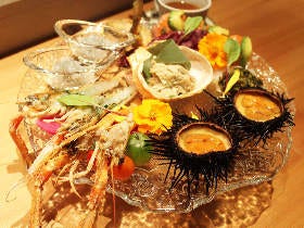 オフィスワーカーの強い味方！　食の新スポット『GEMS神田』全9店の注目グルメを実食レポート