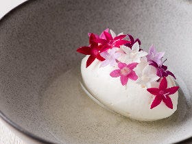 毎日変わるコースの品数は12～15皿！　美しきモダン・ノルディック・キュイジーヌ『AQUAVIT』