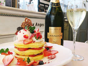 至福の口どけ！「ふわしゅわパンケーキ」とドリンクのマリアージュが楽しめる東京のお店まとめ