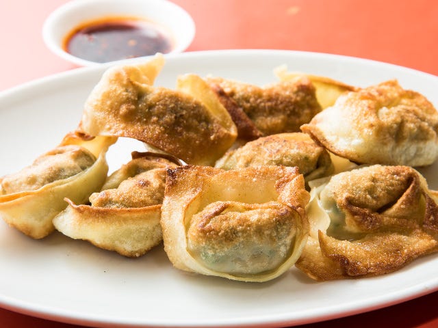 中国の「本格餃子」を食べるなら、歌舞伎町の路地裏のディープすぎる『上海小吃』に行くべし！