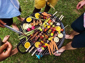 GW、ひとりで過ごす男性は約4割も!?グルメ予算は意外と少ない【男女200人・理想と本音アンケート】