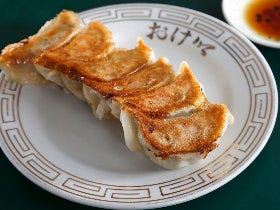 建築士の愛が育てた「究極の餃子」!? 創業65年、未だ進化を続ける飯田橋『おけ以』