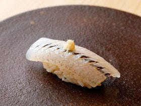 大ぶりな「握り」は食べごたえ抜群！ カジュアルに本格「鮨」が楽しめる隠れ家鮨店『らんまる』