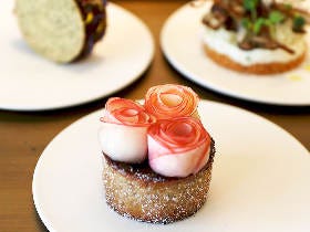 超実力派スイーツショップ『LESS』が恵比寿に誕生！美を極めたタルト＆パネットーネに国内外から熱視線