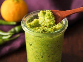 材料3つで作れる「完熟ゆず胡椒」が格別のおいしさ！フレッシュな香りと上品な辛みを楽しむ自家製レシピ