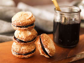 バターも小麦粉も使わない！サクホロ食感と素朴な甘さが魅力、イタリアの伝統菓子「アマレッティ」の作り方