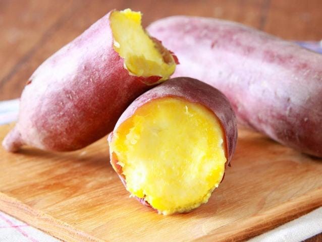 フライパンで作る「ふかし芋」がしっとり～！サツマイモを簡単においしくふかす方法とアレンジレシピ