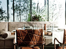 アラン・デュカス率いる超老舗でフランス最高の牛肉などを