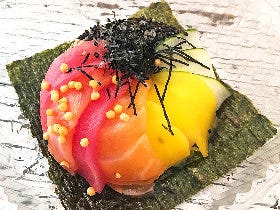 寿司なのにドーナツ？　カリフォルニア生まれの「スシドーナツ」がジワジワ来そうな予感