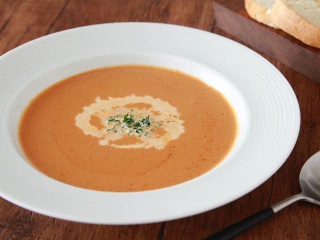 人気のスープ「エビのビスク」が自宅で作れる！ プロのような濃厚スープに仕上げるための本格レシピ