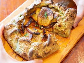 ザクザクもっちりの絶品ピザ「フティーラ」が食べられるマルタ料理イタリアン『レストランマルタ』【新橋】