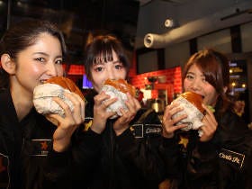 OPEN前日から長蛇の列！米国発『カールスジュニア』のハンバーガーが秋葉原に上陸