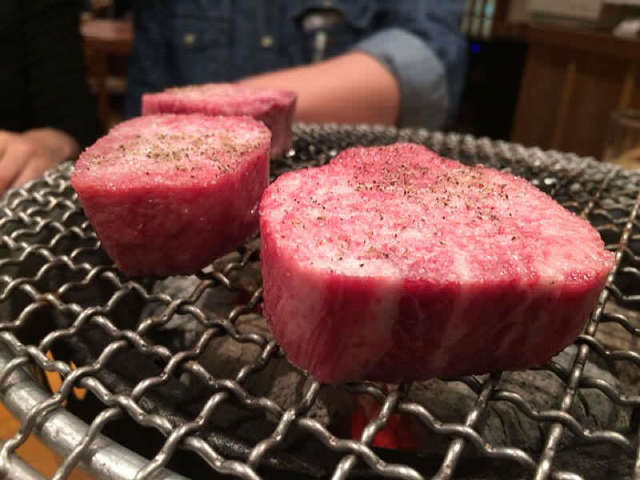 肉のスペシャリストが推薦！　極上の厚切り牛タンが食べられる東京の焼肉店まとめ