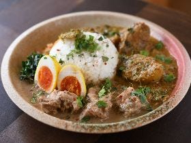 カレー大国を歴訪した店主の「融合カレー」が大人気！ 名古屋『スパイスカレー あかつ亭』