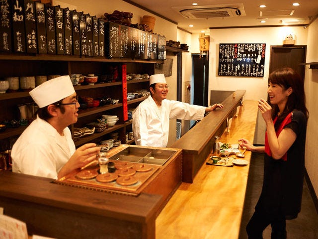 東銀座に、この料理と器なら美女も満足という立ち飲み屋がある