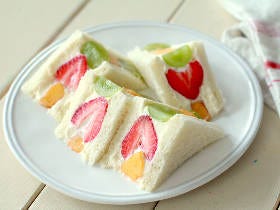 甘酸っぱくてふんわりおいしい！「フルーツサンド」を美しく仕上げるコツと楽しいアレンジレシピ