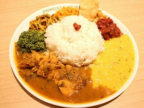 大阪発『ポンガラカレー』が東京へ進出！ 混ぜて楽しむ「本格スリランカ系スパイスカレー」がうまいと話題