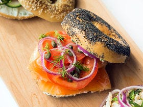 NY、豊富な種類を揃えた注目のベーグルサンドイッチ専門店