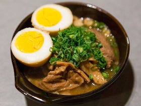 自然派ワインならここ！という酒屋さんが作った立ち呑みやシメに食べたいアレなど＠福岡