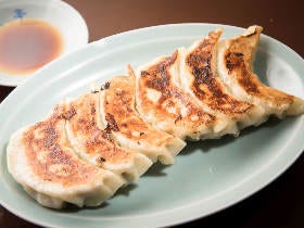 【シャキほろ餡が絶品】餃子マニアが400回通った！下北沢『珉亭』のノスタルジック餃子が驚異的にうまい