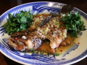 マニアックだから虜になる！ 中国辺境”マニアック中華”の『蓮香』にコアファンが集まる所以【白金高輪】