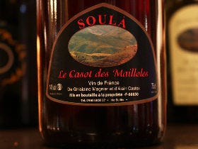 幻のワインは、世界でもっとも美しい畑の100年を超えるブドウから生まれる