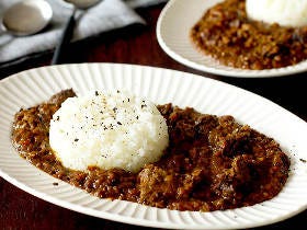 カレーを1日かけて煮込んでみたら衝撃的なウマさに！とろっとろで濃厚な「コクうま煮込みカレー」の作り方