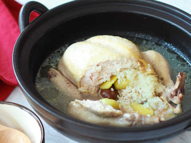 ほったらかしでOK！ 炊飯器に入れるだけ、鶏の旨みたっぷり「サムゲタン」の簡単レシピ
