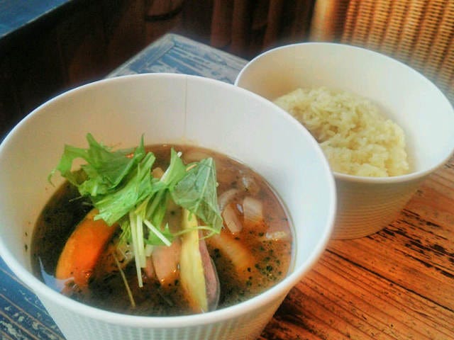 スパイシーでヘルシー。銀座で出会える病みつきスープカリー