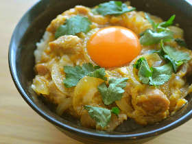 極上のふわとろ感！ 濃厚な味わいに箸が止まらない、卵好きのための「究極の親子丼」レシピ