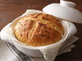 ふっくらモッチモチ！ 土鍋で簡単に作れる「もっちりカンパーニュ」がおいしすぎて毎日食べたい