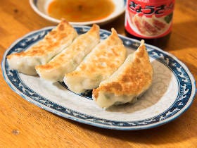 ガツンと香るニンニク餃子が絶品！三軒茶屋にひっそり佇む、激ウマ餃子が名物の『ときわ』は昭和が残す名店