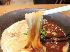 『山下本気うどん』のハーフ＆ハーフが濃厚ウマすぎ！ 元芸人・オモロー山下さんのうどん2号店 